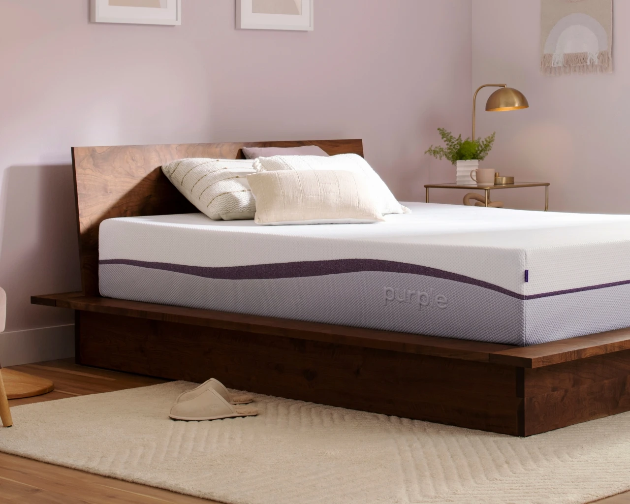 A simple, modern bed, paired with a white mattress and comfortable pillows, and the room's warm and simple decor create a tranquil and comfortable bedroom atmosphere.